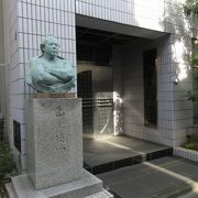 千代の富士の胸像が建っています