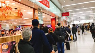 しょっちゅう行列のできる人気お土産