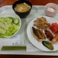 朝食（バイキングで取ってきたもの）