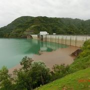 宝仙湖と玉川ダムが見えます