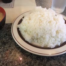 ご飯大盛りは100円追加。