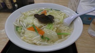 透明スープでシャキシャキ野菜、味付き餃子