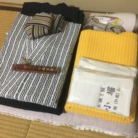 お部屋にはタオルや浴衣が。