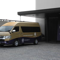 玄関前のシャトルバスで駅まで送ってもらいます。