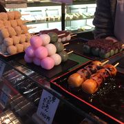 焼きたて団子にそそられます。