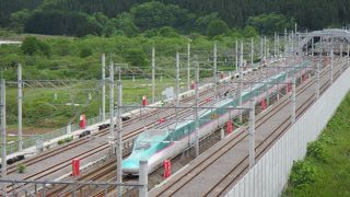 北海道新幹線を眺める物見台がある道の駅