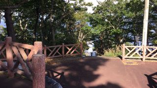 灯台は展望台より下の方にあった