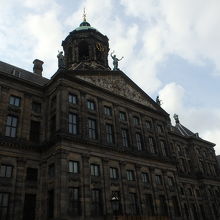 屋根の上にも注目