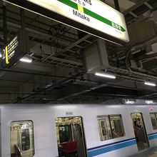 東西線車両も三鷹までやってきます。