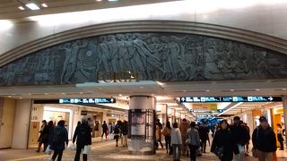 横浜駅東口の地下街です