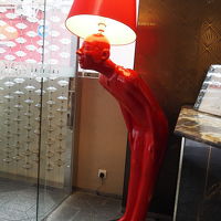 ロビーの電気がキモい