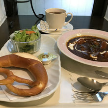 ビーフシチューセット　￥923（税込）