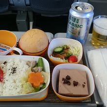 味付けがね…訳解らん。中華航空はしっかりした味なのに。