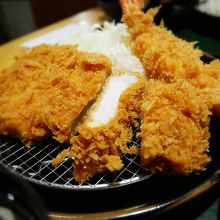 上ロースかつと海老フライ