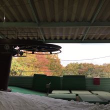 紅葉を見ながらスキーです。