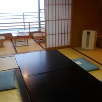 左にベッドルームがあります。