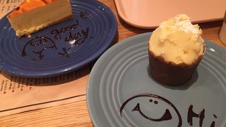 奥にソファスペースもあります