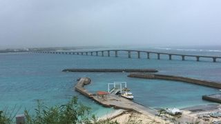 珊瑚礁の上の橋