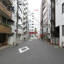 御堂前から山門 (？) 側の光景