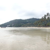 ホテル前の海では泳げません　　　残念