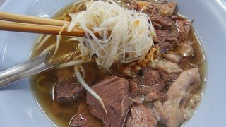 プラアッティット通りのクイティアオ店