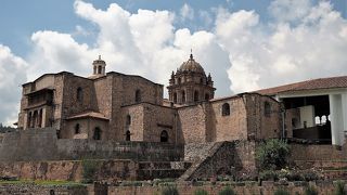 広場の地下にある博物館