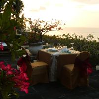 ヴィラにてロマンティックディナー