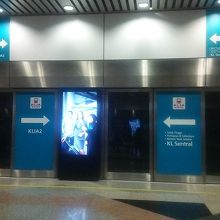 空港駅は、KLIAエクスプレスと共通