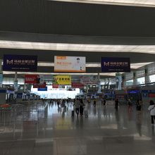 成都東駅構内