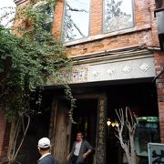 骨董品屋＆古本屋、でも中は・・・・