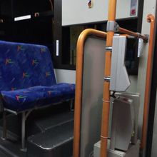 この時代にワンステップ車両です。