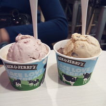 かわいいカップに入ったアイスクリーム！