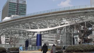 いろんなバスが出ている。