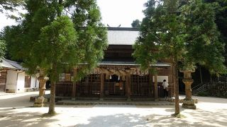 願い石からパワーをもらいましょう