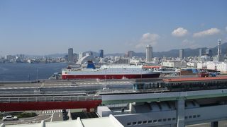 神戸ポートターミナルに接岸した時に、反対側に見える宮崎カーフェリーを眺めることが出来ました。