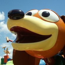 スリンキードッグのアトラクション