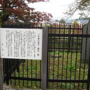 米沢城址の丘に建つ謙信公の祠跡