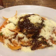 粉チーズをこれでもかとかけていただきます。