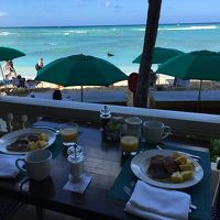 朝ごはんは、テラスで…