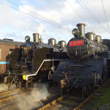 C12形164号機に並ぶＣ11形227号機