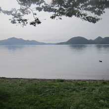 東側から眺めた洞爺湖中島の様子
