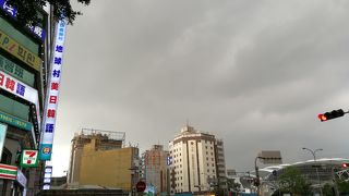 コンビニやカフェで