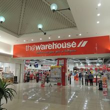 雑貨の「the warehouse」