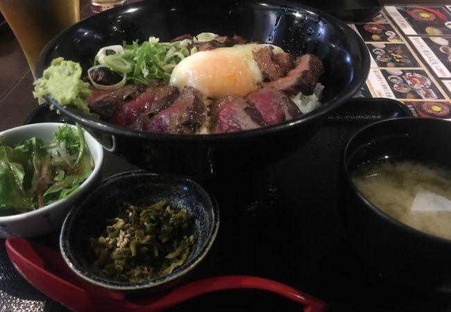 馬タンか牛タンか馬丼かあか牛か？迷ってしまうおいそうなランチ