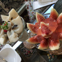 カスタードアップルパフェも季節限定だったはず