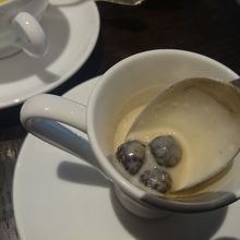 マロンクリームにタピオカ入ったスイーツです。