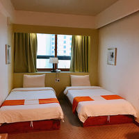 ベッドでいっぱいのツインですが、手前のスペースは広かったです