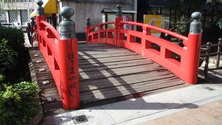 高知を訪れた初めに「南国土佐を後にして」で一躍有名になった「はりまや橋」を見学しました。 有名な橋ですが、思ったより小さく可愛らしい橋でした。