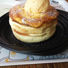 ブリュレパンケーキにバニラアイスクリームのせ！！
