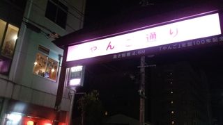 夜になるとキラキラ耀く通り。